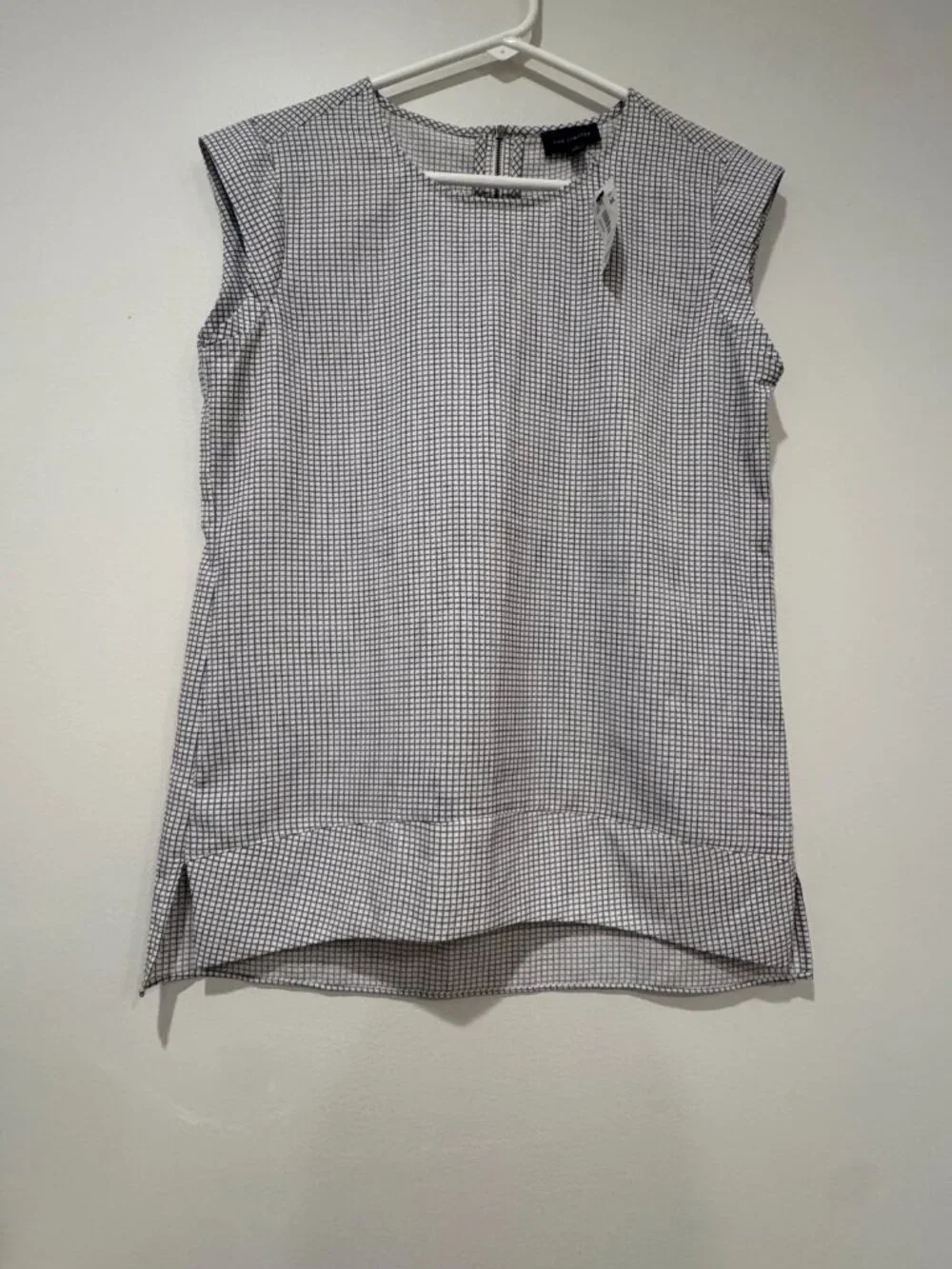 The Limited Sleeveless Checkered Blouse – Size M 🔥